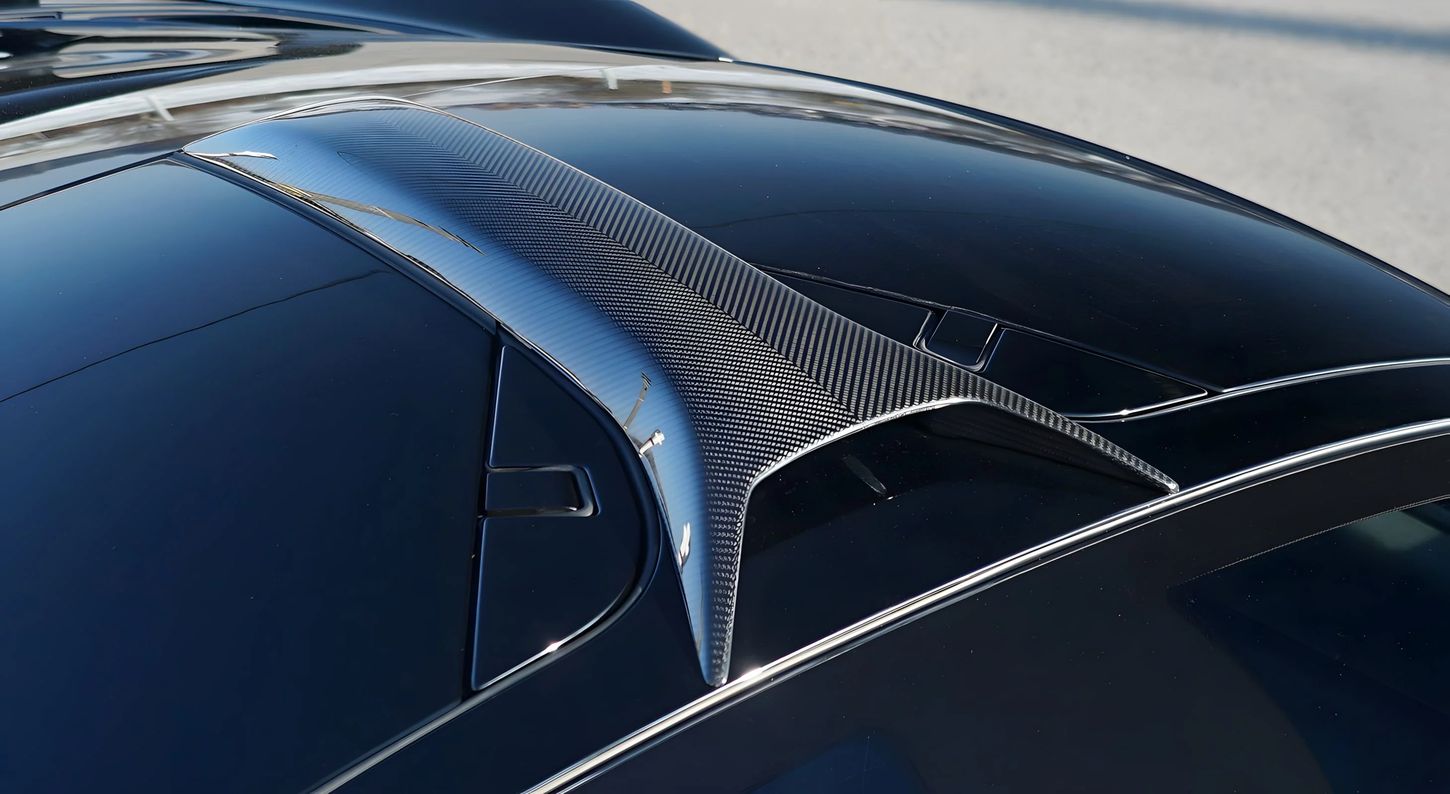 McLaren 720S / 765LT | Novitec Carbon Roof Air-Scoop - Image 2